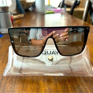 NWOT QUAY Nightfall shield sunglasses Polarized